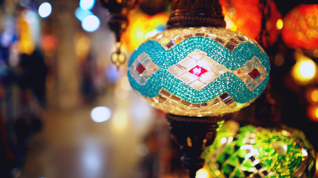 Vibrant Turkish lanterns hanging in Istanbul's Grand Bazaar, showcasing traditional craftsmanship.